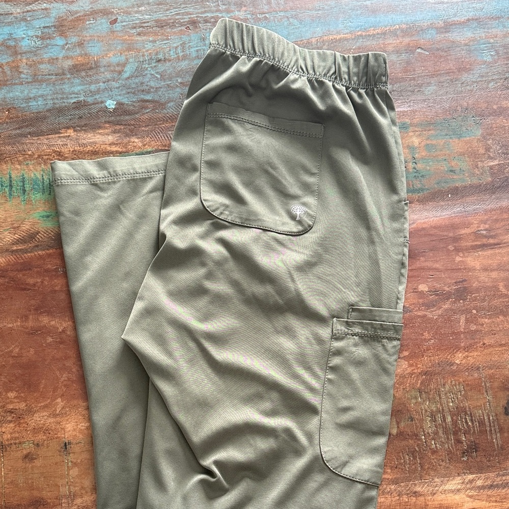 Healing Hands Men's Cargo Pants in Olive